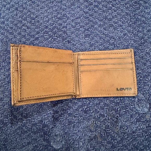 Brand New Levi’s leather wallet - Picture 4 of 9